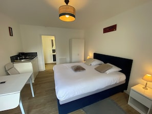 Comfort Studio | Individually decorated, individually furnished, desk, free WiFi - B&B gîte de Saint COME de Fresne (Saint-Come-de-Fresne)