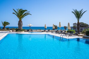 Outdoor pool - Irini Hotel (Karpathos)