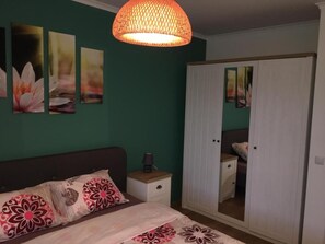 Apartamento, 1 quarto, para fumantes, piscina particular | 2 quartos, quartos à prova de som, ferros/tábuas de passar roupa