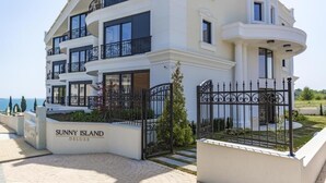 Front of property - Azur Apartment Deluxe (Sozopol)