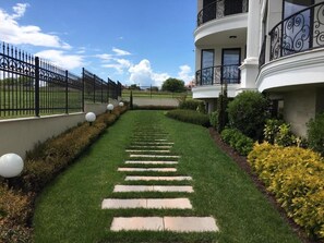 Apartamento, 1 quarto, para fumantes, piscina particular | Fachada