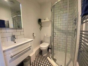 Bruser, hårtørrer, håndklæder, Shampoo