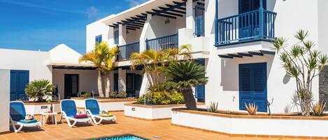 Außenpool, beheizter Pool, Liegestühle