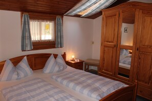 1 bedroom, iron/ironing board, internet, bed sheets