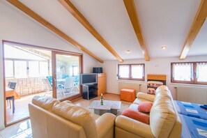 Comfort Apartment, 2 Bedrooms, Terrace | Living area