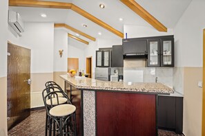 Comfort Apartment, 2 Bedrooms, Terrace | Private kitchen | Fridge, microwave, stovetop, coffee/tea maker