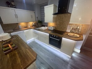 單棟房屋 | 私人廚房 | 雪櫃、微波爐、焗爐、爐具