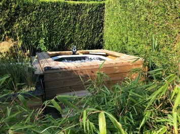 Bain à remous extérieur