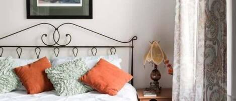 1 habitación, tabla de planchar con plancha, wifi y ropa de cama