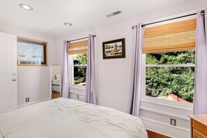 1 habitación, tabla de planchar con plancha, cuna de viaje y wifi 