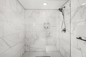 Douche, serviettes fournies