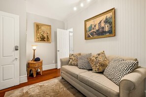 Televisión y chimenea 