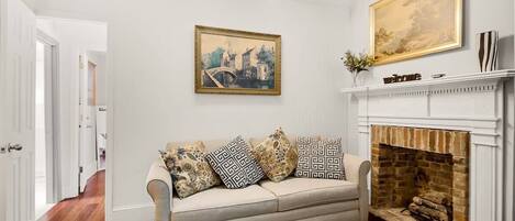 Televisión, chimenea