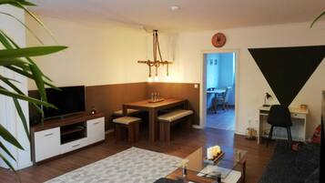 Smart-TV, DVD-Player, Bücher, Videothek