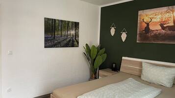 3 habitaciones, escritorio, tabla de planchar con plancha y wifi gratis