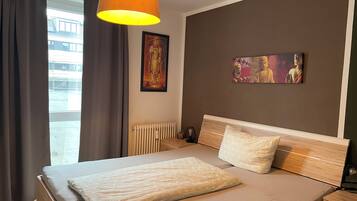 3 bedrooms, desk, iron/ironing board, free WiFi