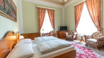 Historic Double Room, Shared Bathroom | 1 bedroom, in-room safe, individually decorated, individually furnished