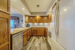 Fridge, microwave, oven, stovetop - Fabulous views of the Smoky Mountains from enclosed porch and newly updated home (Gatlinburg)