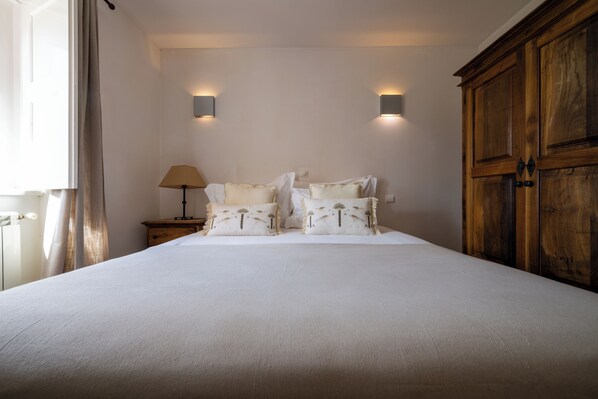 2 bedrooms, WiFi, bed sheets - Casa das Jardas - Room Monsanto (Idanha a Nova)