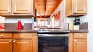 Studio | Dapur pribadi | Lemari es, microwave, oven, dan mesin pencuci piring