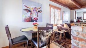 Studio | Tempat makan