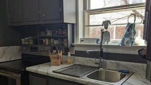 Kaffetrakter/tekoker, kjøleskap, mikrobølgeovn og ovn