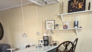 Kaffetrakter/tekoker, kjøleskap, mikrobølgeovn og ovn