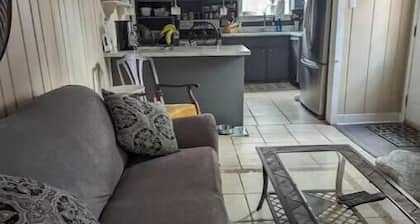 Cozy 3 bed 2 bath , pet friendly home