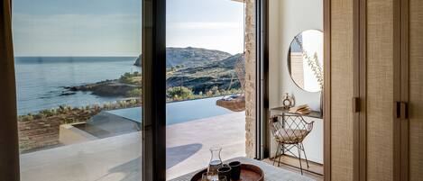 2 bedrooms, in-room safe, iron/ironing board, WiFi