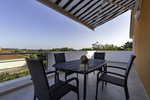 Apartment (A2) | Terrace/patio - Comfort apartments with pool in Medulin (Medulin)