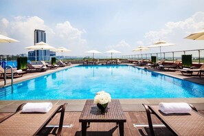 Piscine couverte, piscine extérieure