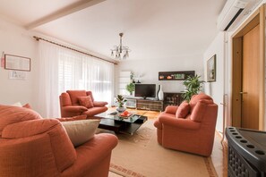 Comfort Apartment, 1 Bedroom, Sea View | Living area | Flat-screen TV - Fiorela (Rovinj)