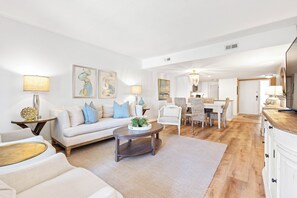 Smart TV, video library - Walk to Beach Club! Open Plan, Renovated Baths, Pet Friendly & No Carpet! (Hilton Head Island)