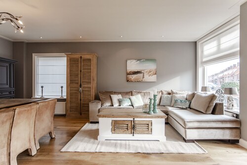 Semi-detached house with 4 bedrooms 200 meters from the beach