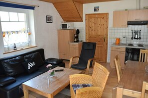 TV connectée, lecteur de DVD, livres, vidéothèque