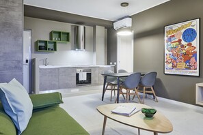 Deluxe Apartment | Private kitchen | Electric kettle