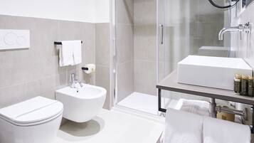 Deluxe-Apartment | Badezimmer | Handtücher