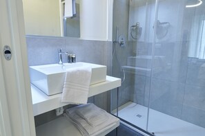 Quarto luxo | Banheiro