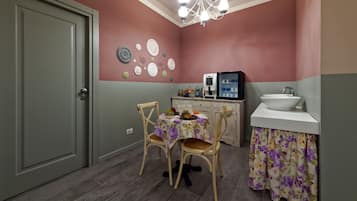 Petit déjeuner buffet servi en semaine (20 EUR par personne)