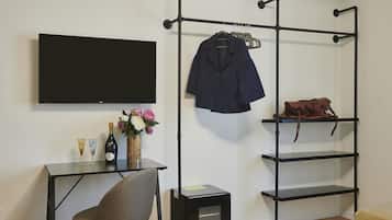Deluxe Room | Wardrobe
