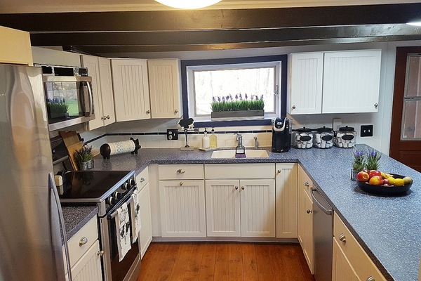 Kylskåp, mikrovågsugn, ugn och spishäll