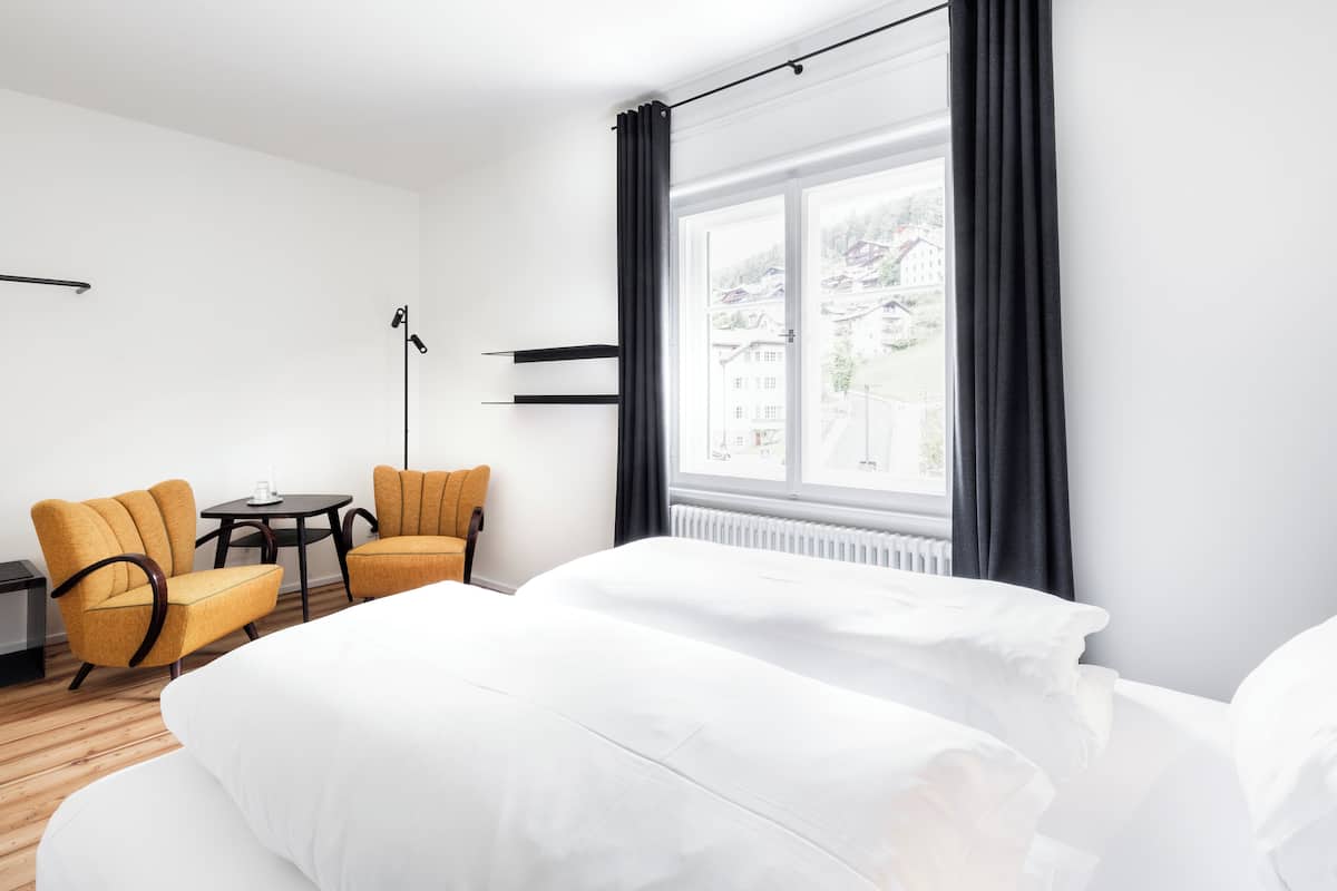 Habitación clásica, vista al patio | Ropa de cama de alta calidad, edredón, wifi gratis y ropa de cama