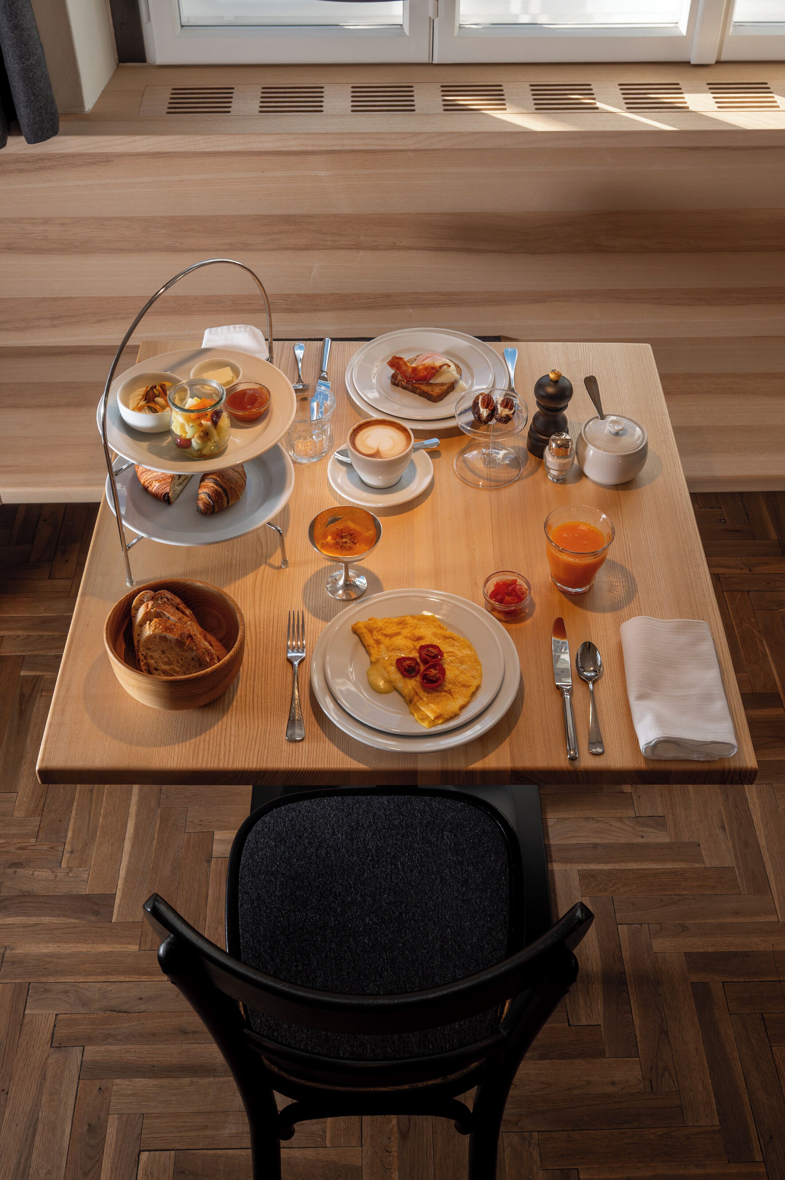 Free daily buffet breakfast 