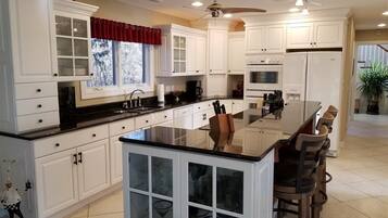 House | Private kitchen | Fridge, microwave, stovetop, dishwasher