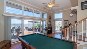 House | Game room