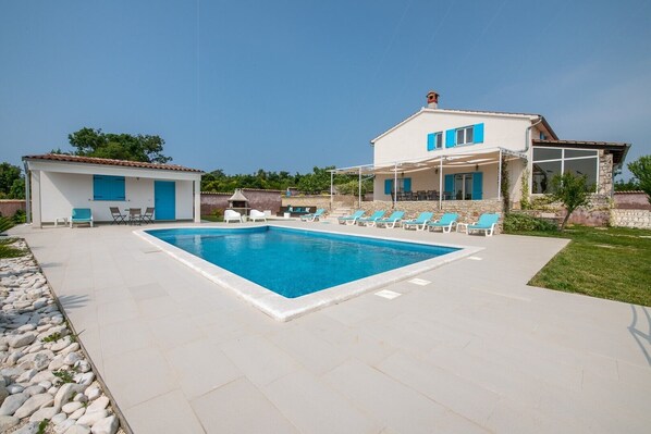 Seasonal outdoor pool - Villa Tanga near Rovinj with Pool (Rovinj)