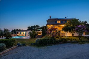 Front of property – evening/night - Villa Tanga near Rovinj with Pool (Rovinj)