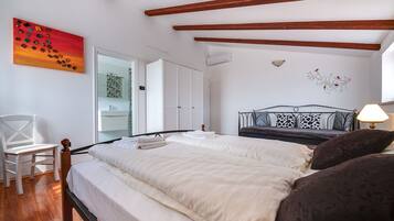 4 bedrooms, desk, iron/ironing board, free cots/infant beds