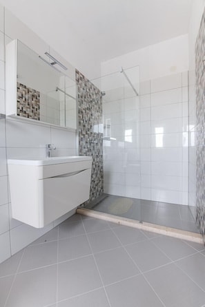 Bathroom - Villa Tanga near Rovinj with Pool (Rovinj)