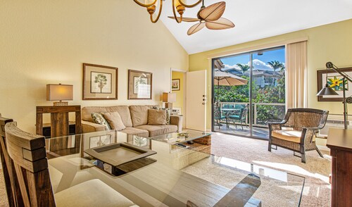 Spacious Beautifully Updated Condo, Large Lanai, Near Wailea Beaches